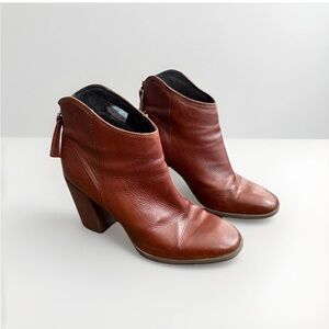 CLARKS Women’s Zipper Booties Lora Lana Size 7.5 Brown Leather